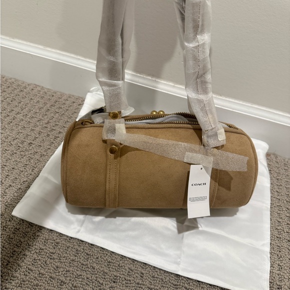 Coach Kisslock Barrel Bag Salt Suede Shoulder Bag with Gold Accents NWT - Picture 2 of 3